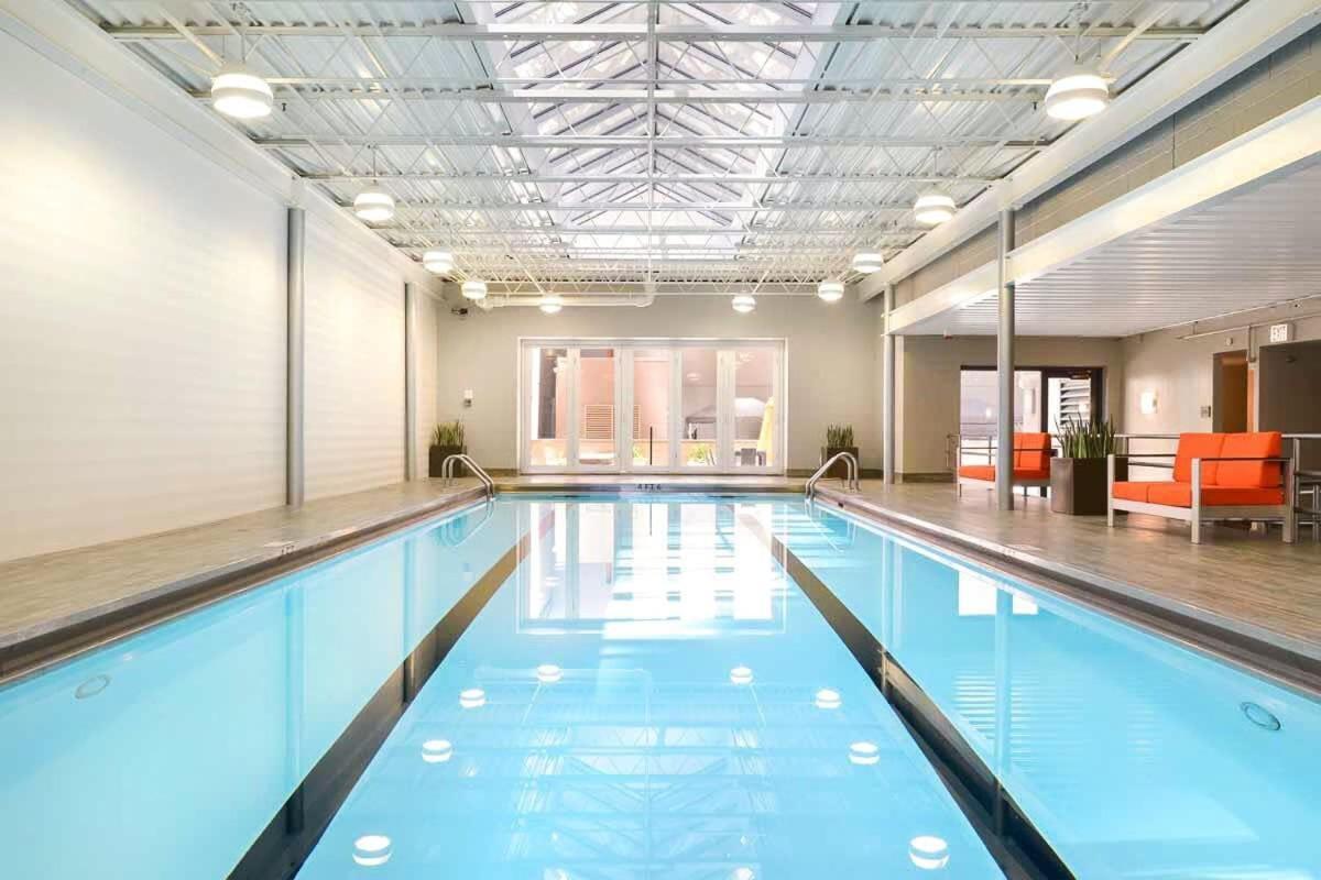 2B 2Ba Exquisite Apartment With Views, Indoor Pool & Gym By Envitae Chicago Exterior photo