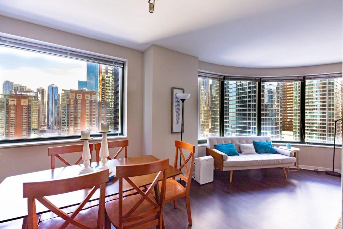 2B 2Ba Exquisite Apartment With Views, Indoor Pool & Gym By Envitae Chicago Exterior photo